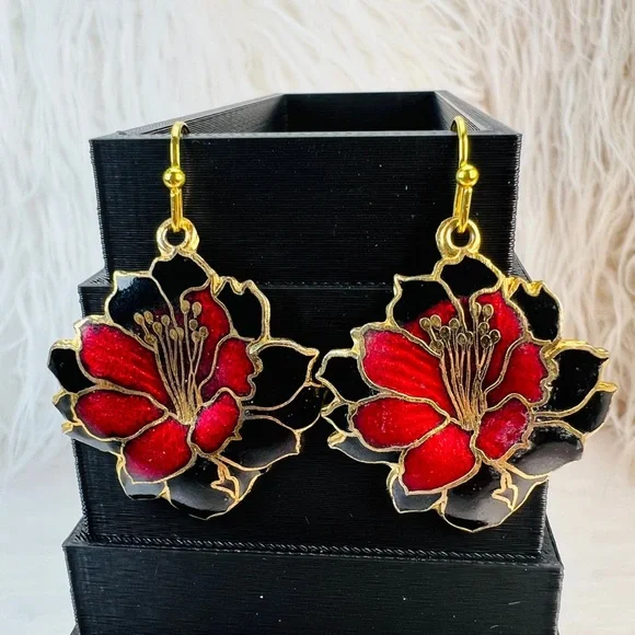 Beautiful vintage goldtone, red and green flower weighted pierced earrings